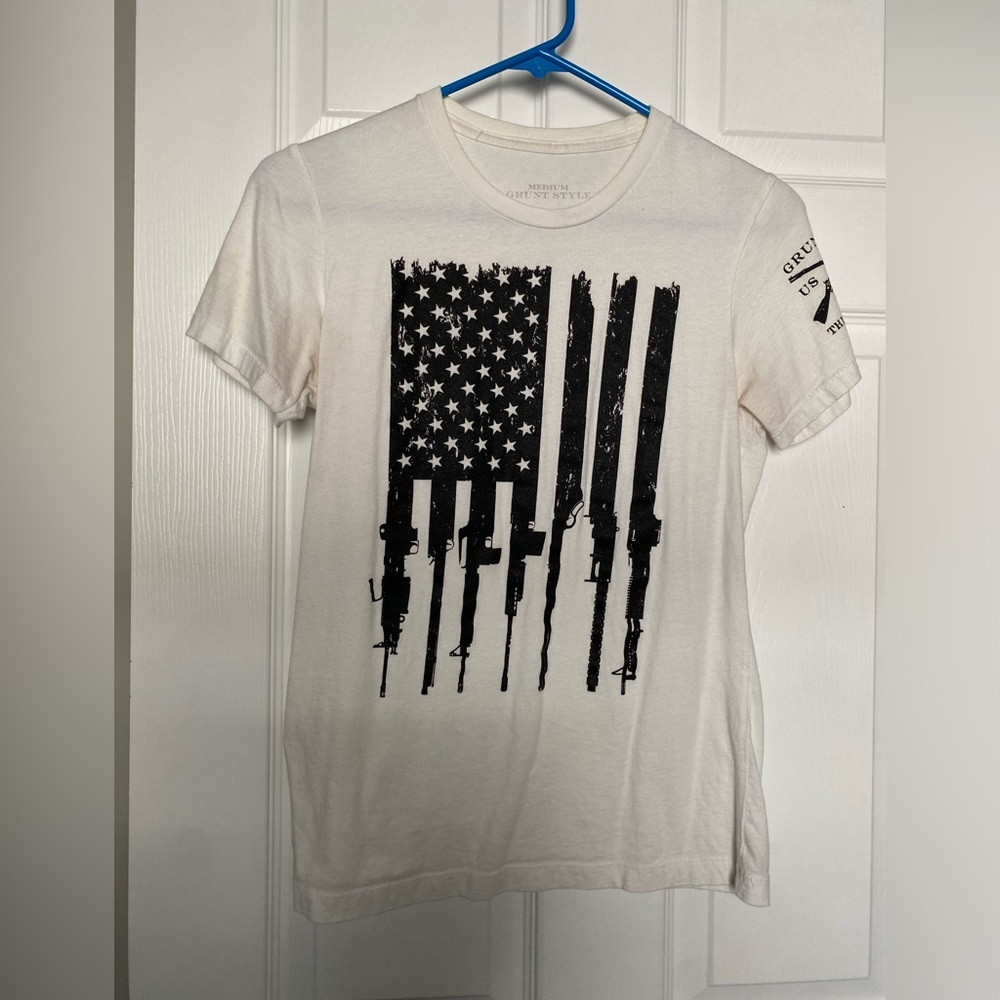 Women’s grunt style T-shirt, size medium
